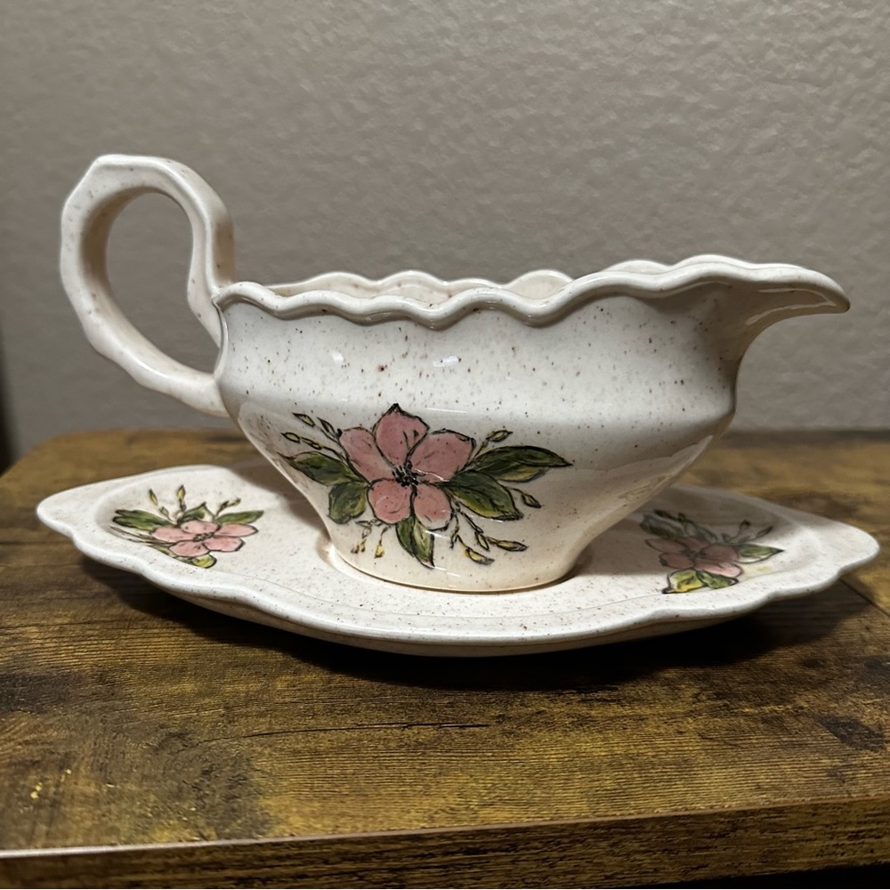 Gravy boat and saucer dish pink flower beautiful